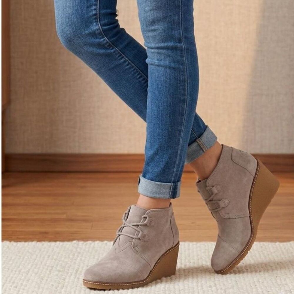 Tom's Women's Suede Wedge Lace Up Ankle Booties Gray Taupe Size W 9 Edgy